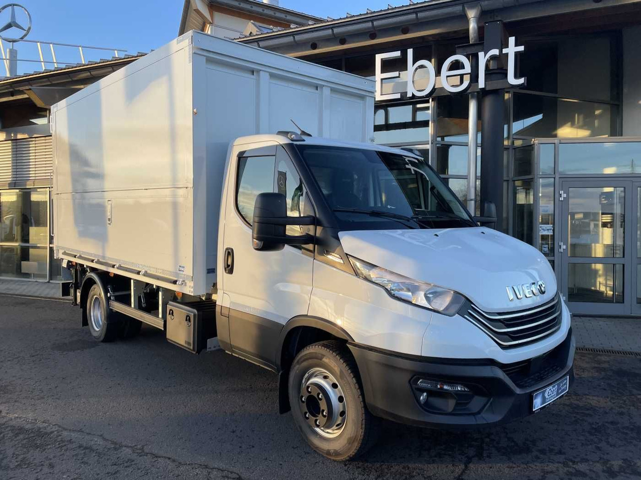 Iveco Daily 70C18 HA8 *LBW*Schwenkwandkoffer* - Box van: picture 1 Iveco Daily 70C18 HA8 *LBW*Schwenkwandkoffer* - Box van: picture 1