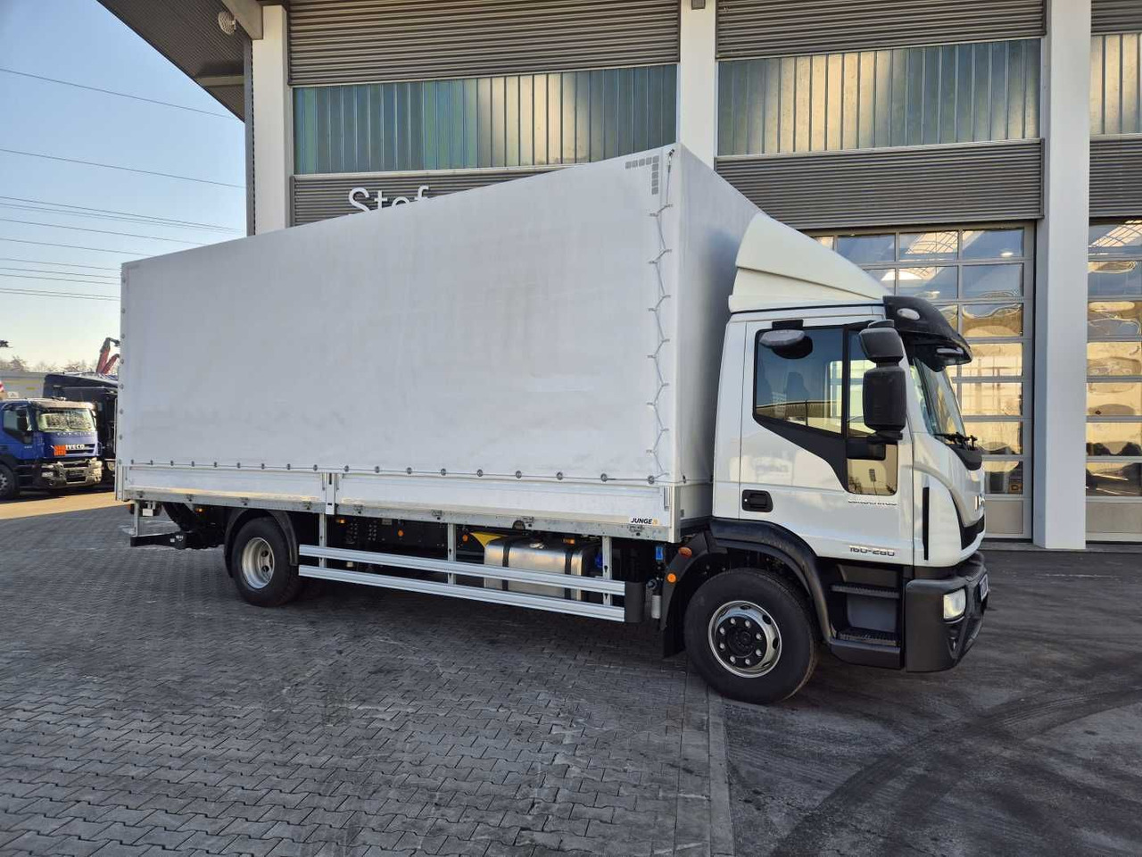 Iveco Eurocargo ML160E28/P LBW Bär Schiebeplane AHK - Curtainsider truck: picture 4 Iveco Eurocargo ML160E28/P LBW Bär Schiebeplane AHK - Curtainsider truck: picture 4