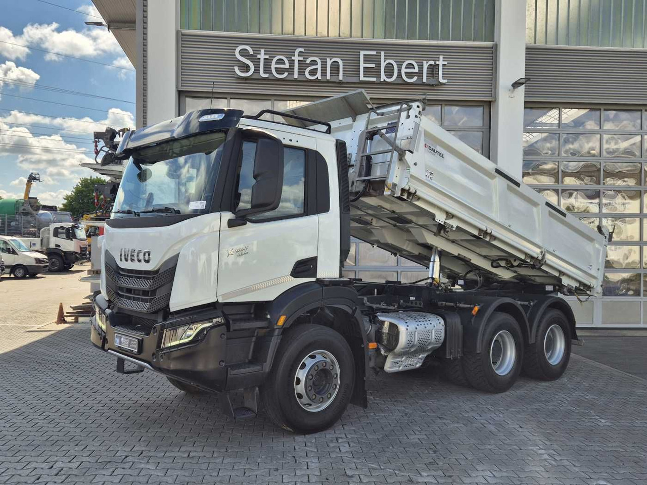 Iveco X-Way AD300X48Z HR 6x4 Intarder Bordmatic Kamera - Tipper: picture 1 Iveco X-Way AD300X48Z HR 6x4 Intarder Bordmatic Kamera - Tipper: picture 1