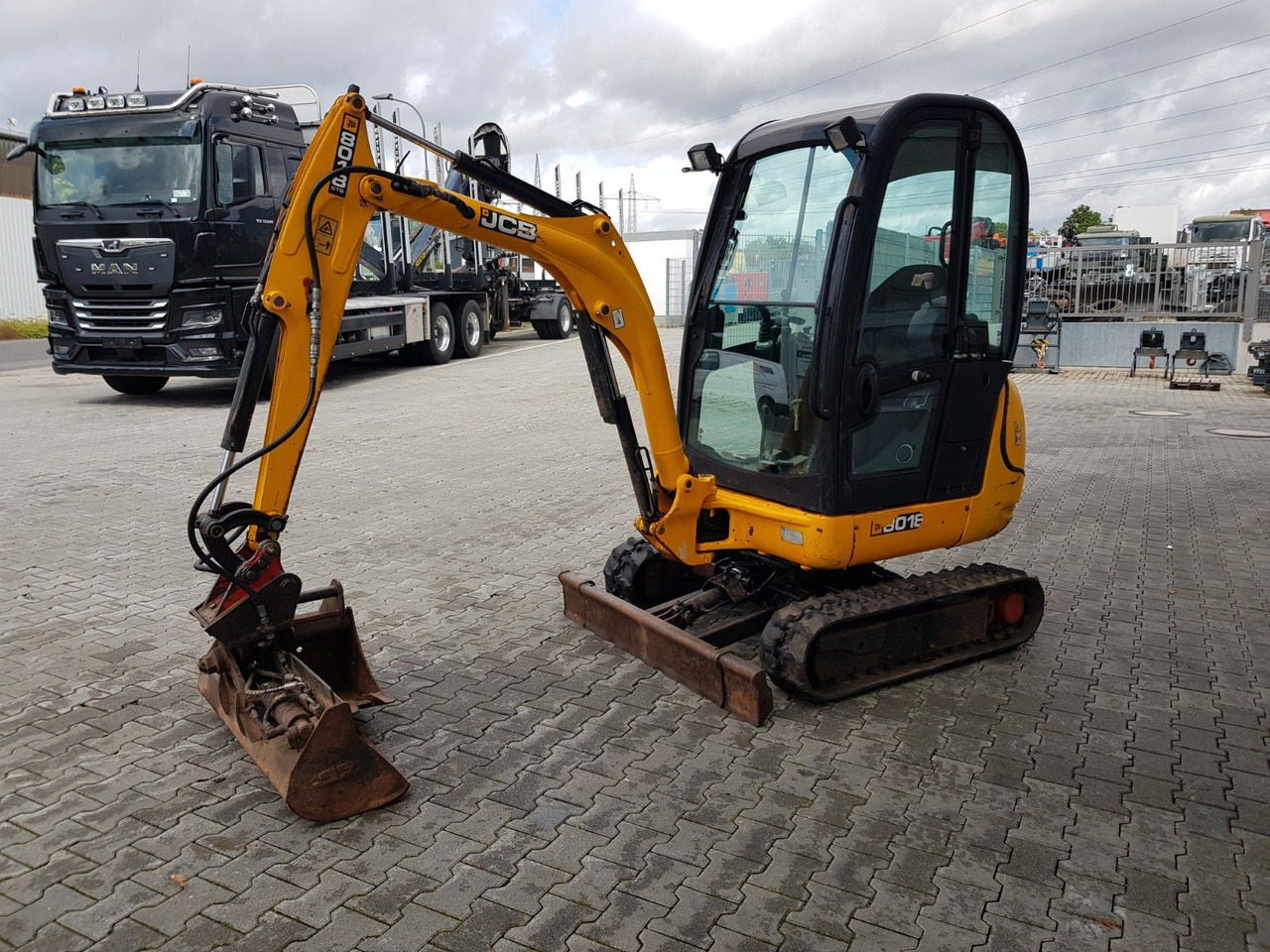 Mini excavator JCB 8018 / 3.420h / hydrl. Grabenräumer / Tieflöffel: picture 7 Mini excavator JCB 8018 / 3.420h / hydrl. Grabenräumer / Tieflöffel: picture 7