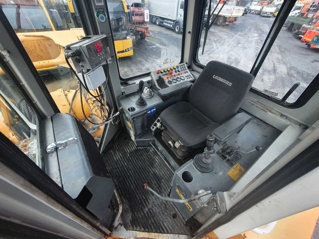 Bulldozer Liebherr RL 42 B / Rohrleger / Pipelayer / nur 4.861h!: picture 13