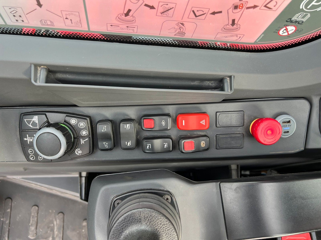 Telescopic handler Magni RTH 6.26 / nur 597h ! / Gabel / 6 t Winde: picture 9 Telescopic handler Magni RTH 6.26 / nur 597h ! / Gabel / 6 t Winde: picture 9