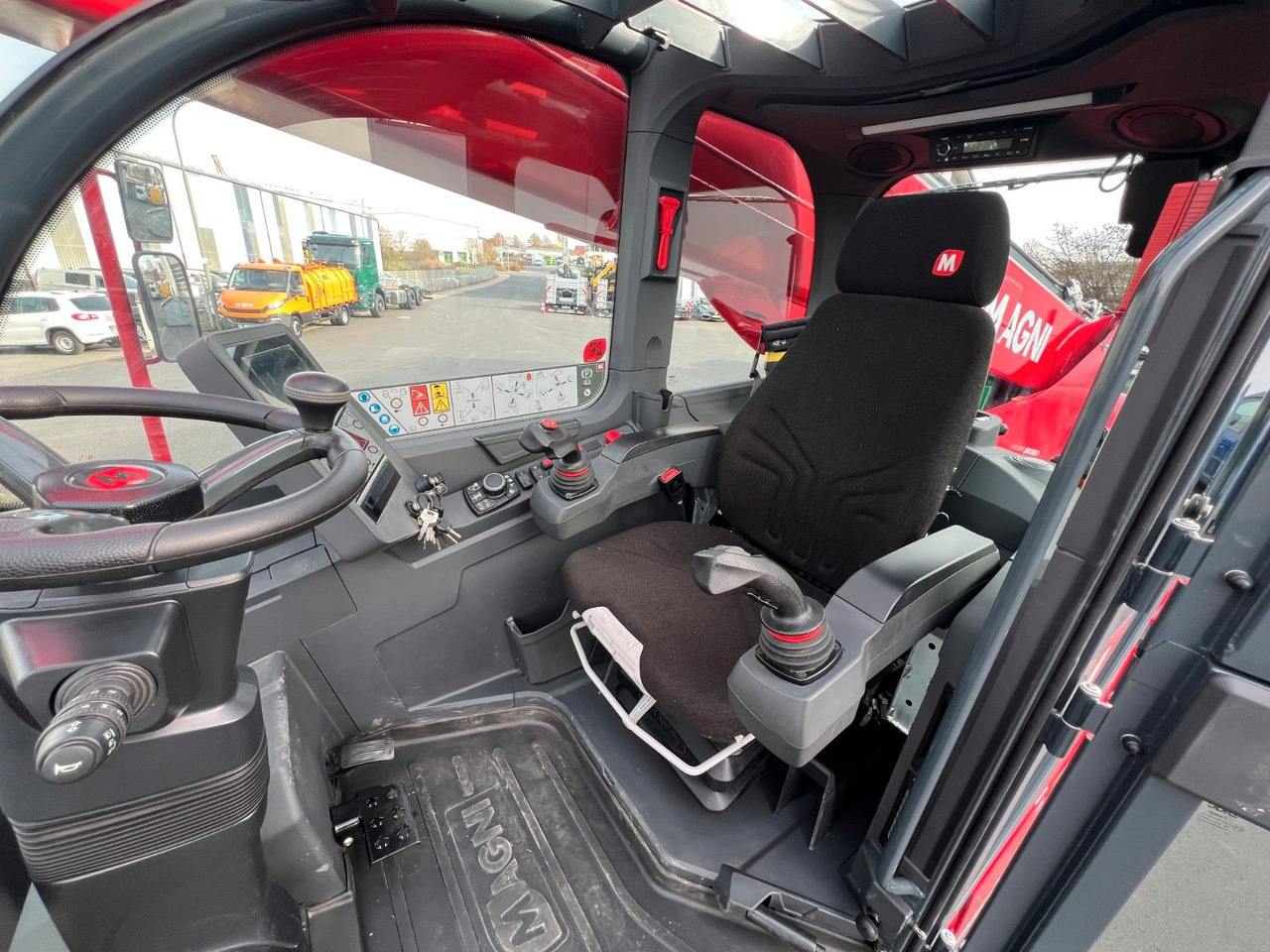 Telescopic handler Magni RTH 6.26 / nur 597h ! / Gabel / 6 t Winde: picture 8 Telescopic handler Magni RTH 6.26 / nur 597h ! / Gabel / 6 t Winde: picture 8