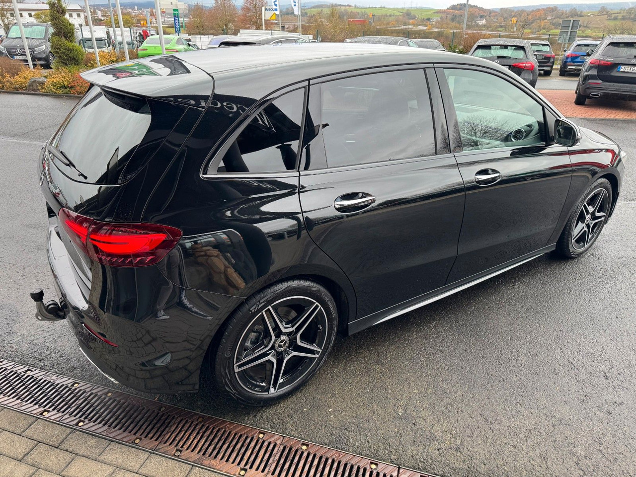 Mercedes-Benz B 200 AMG+AHK+Ambiente+RFK+MBUX+Night - Sedan: picture 3 Mercedes-Benz B 200 AMG+AHK+Ambiente+RFK+MBUX+Night - Sedan: picture 3