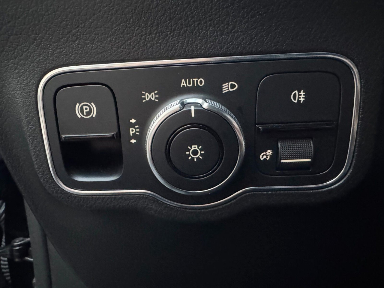 Sedan Mercedes-Benz B 250e Edition2020+AMG+Ambiente+Night+LED: picture 13 Sedan Mercedes-Benz B 250e Edition2020+AMG+Ambiente+Night+LED: picture 13