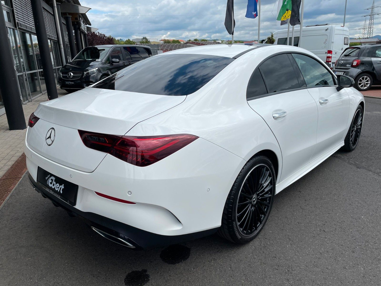 Mercedes-Benz CLA 200 AMG Pano+R-Kamera+19"+TOTW+DISTR+MULITBE - Coupe: picture 4 Mercedes-Benz CLA 200 AMG Pano+R-Kamera+19"+TOTW+DISTR+MULITBE - Coupe: picture 4