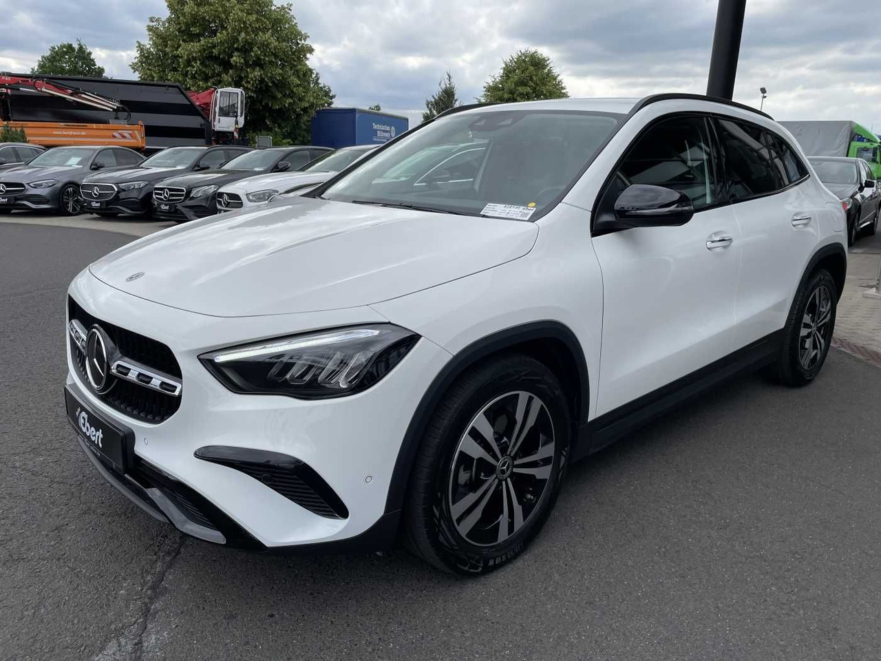 Mercedes-Benz GLA 220 4M 8G Progressive R-Kamera +Distr+Ambien - SUV: picture 2 Mercedes-Benz GLA 220 4M 8G Progressive R-Kamera +Distr+Ambien - SUV: picture 2