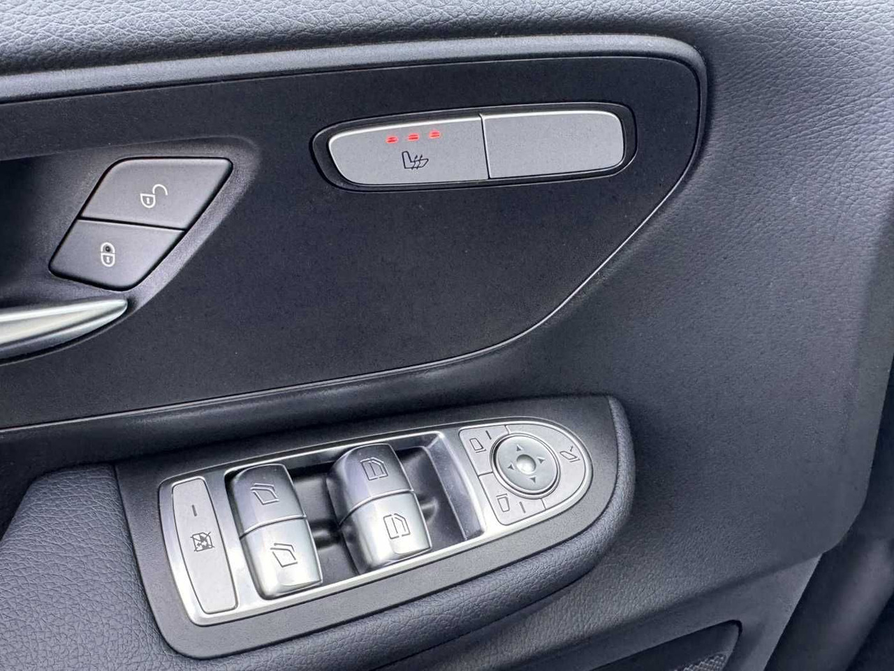 Passenger van Mercedes-Benz V 220 d EDITION DISTRONIC MBUX Kamera 6Sitze: picture 15