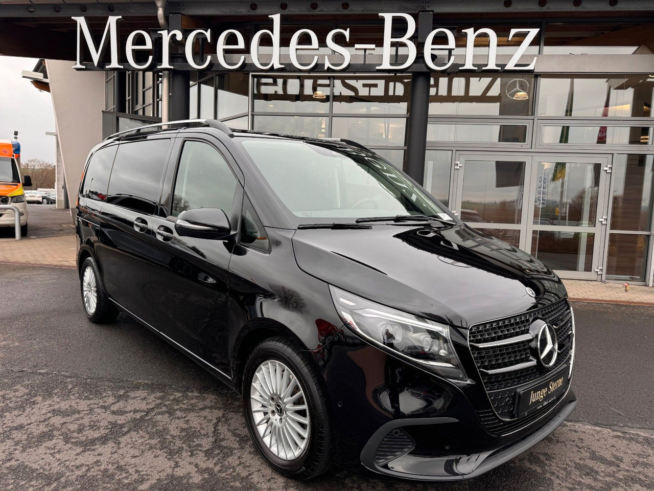 Mercedes-Benz V 220 d STYLE K Liege-Paket AHK2,5 DISTRONIC - Station wagon: picture 1 Mercedes-Benz V 220 d STYLE K Liege-Paket AHK2,5 DISTRONIC - Station wagon: picture 1