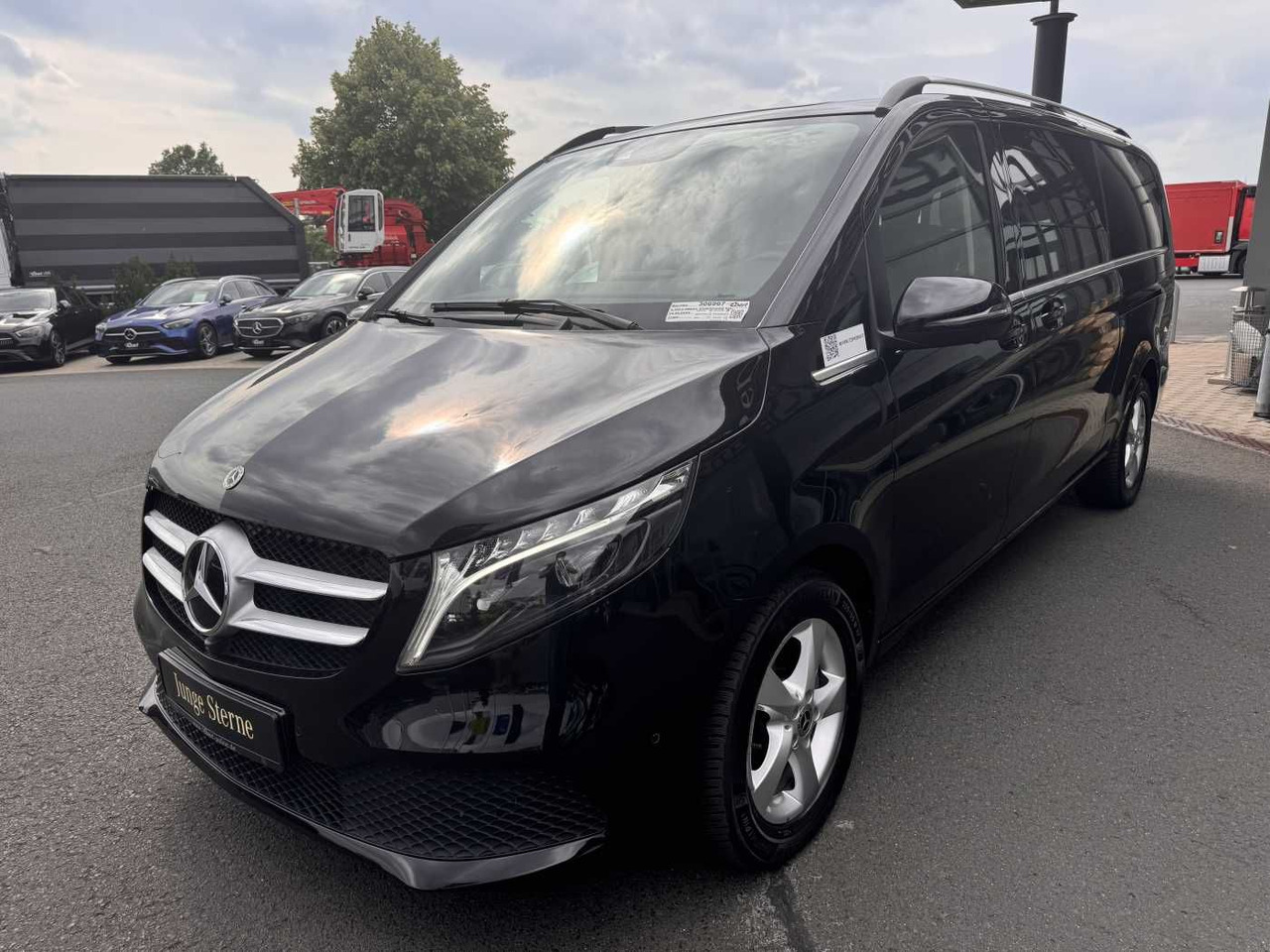 Mercedes-Benz V 300 d 4MATIC AVA 3430 AHK2,5 DISTRONIC 360 - Car: picture 3 Mercedes-Benz V 300 d 4MATIC AVA 3430 AHK2,5 DISTRONIC 360 - Car: picture 3
