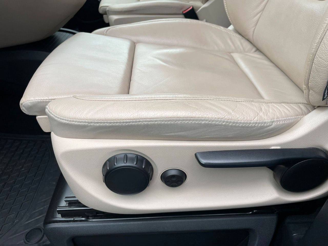 Mercedes-Benz V 300 d AVA ED 4MATIC Sitzklima Burmester 6Sitze on lease Mercedes-Benz V 300 d AVA ED 4MATIC Sitzklima Burmester 6Sitze: picture 16