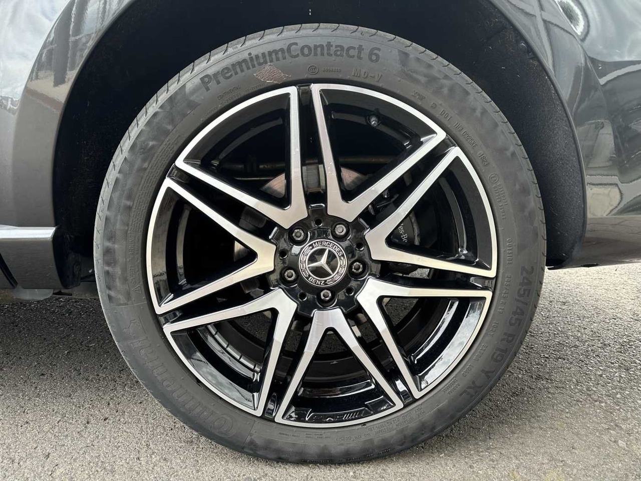 Mercedes-Benz V 300 d EDITION AMG AHK Tisch Leder ILS 7Sitze - Car: picture 5 Mercedes-Benz V 300 d EDITION AMG AHK Tisch Leder ILS 7Sitze - Car: picture 5