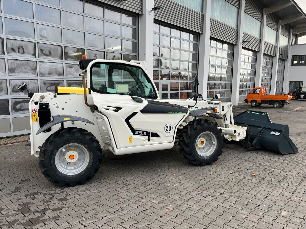 Merlo P35.11 / nur 148h! / Pratzenabstützung - Telescopic handler: picture 3 Merlo P35.11 / nur 148h! / Pratzenabstützung - Telescopic handler: picture 3