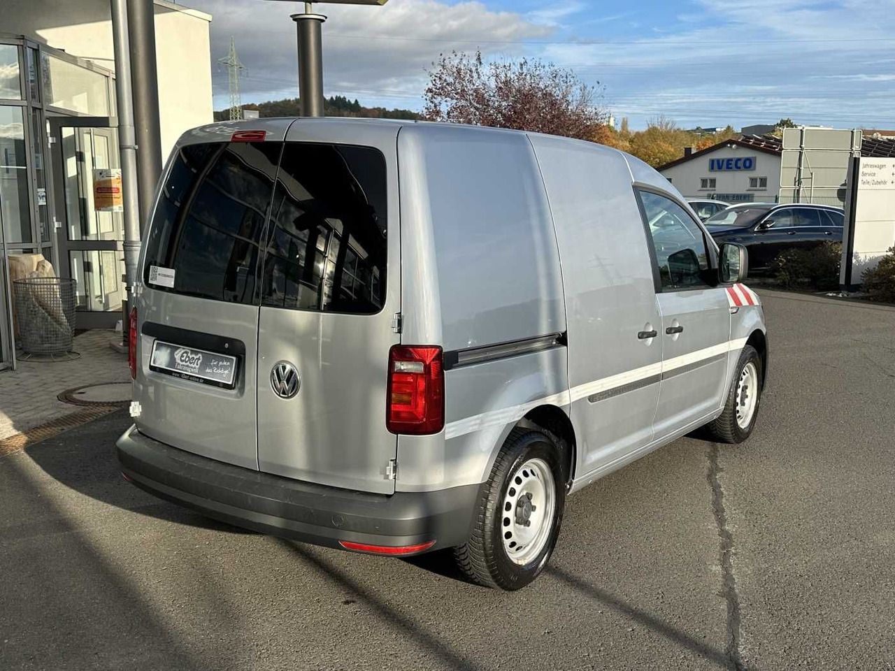Volkswagen Caddy 1.6 TDI Klima Navi 8Räder Trennwand klappb - Small van: picture 4 Volkswagen Caddy 1.6 TDI Klima Navi 8Räder Trennwand klappb - Small van: picture 4