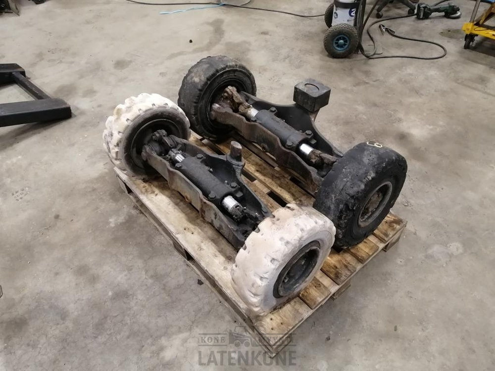 Trukin taka-akseli 16x6-8 valkoisilla renkailla - Rear axle for Forklift: picture 5 Trukin taka-akseli 16x6-8 valkoisilla renkailla - Rear axle for Forklift: picture 5