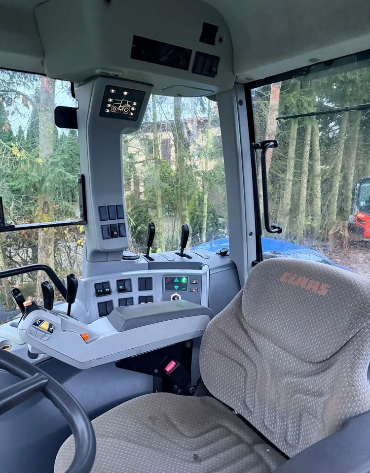 Farm tractor Claas Axion 810: picture 14