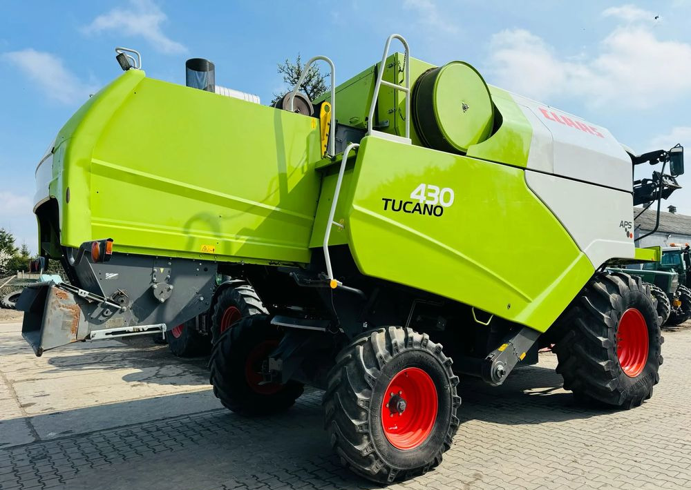 Combine harvester Claas Tucano 430 APS: picture 9