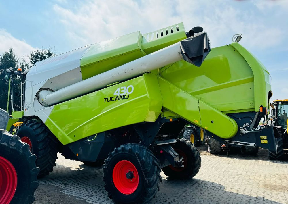 Combine harvester Claas Tucano 430 APS: picture 8