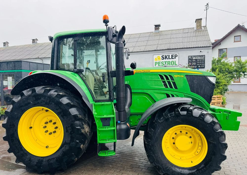 John Deere 6170M - Farm tractor: picture 2 John Deere 6170M - Farm tractor: picture 2