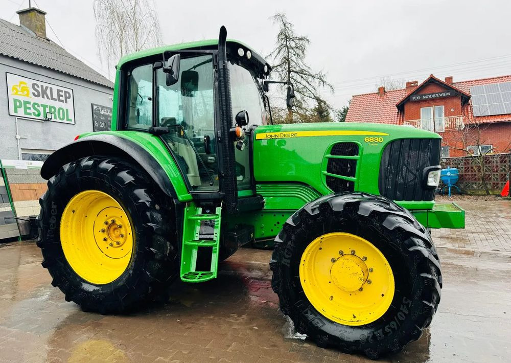 John Deere 6830 PREMIUM - Farm tractor: picture 2 John Deere 6830 PREMIUM - Farm tractor: picture 2