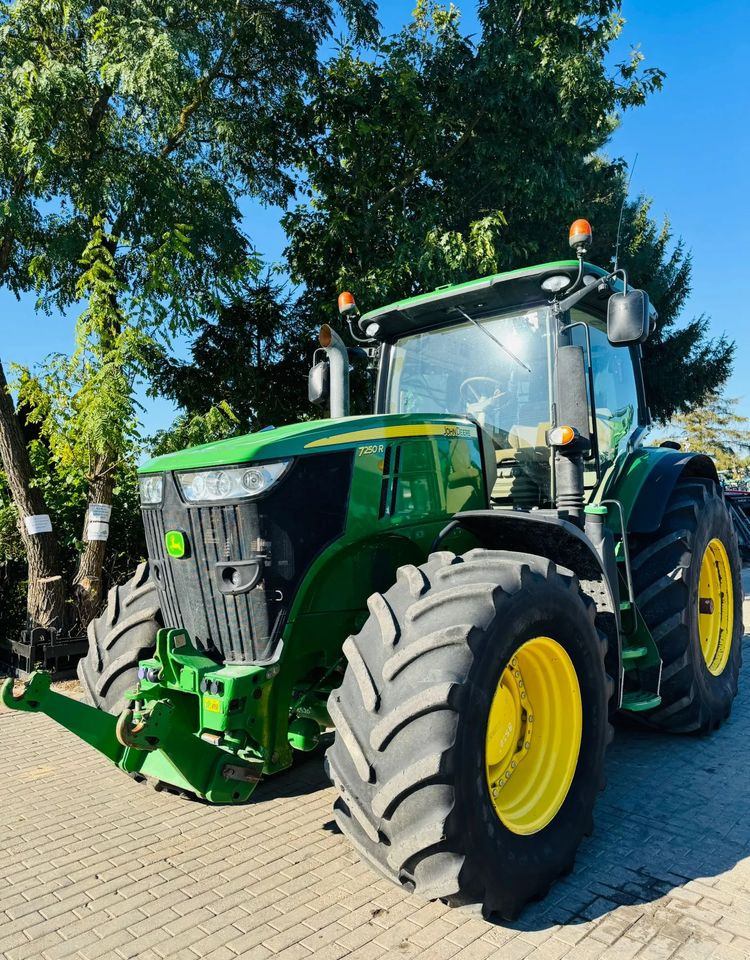 John Deere 7250R - Farm tractor: picture 1 John Deere 7250R - Farm tractor: picture 1