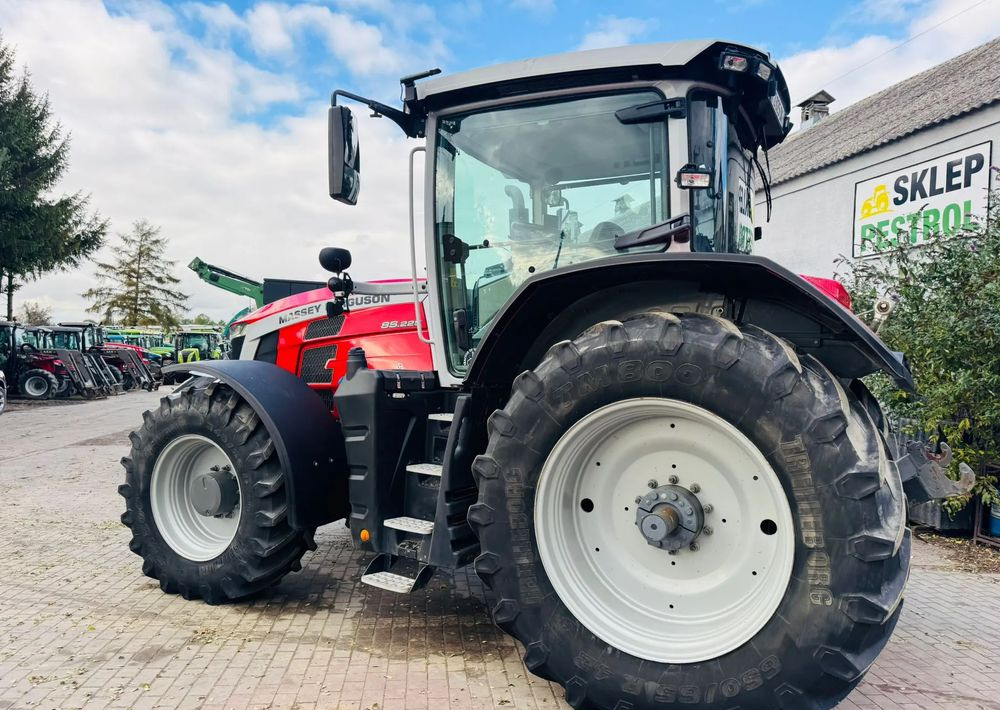 Massey Ferguson 8S.225 - Farm tractor: picture 2 Massey Ferguson 8S.225 - Farm tractor: picture 2