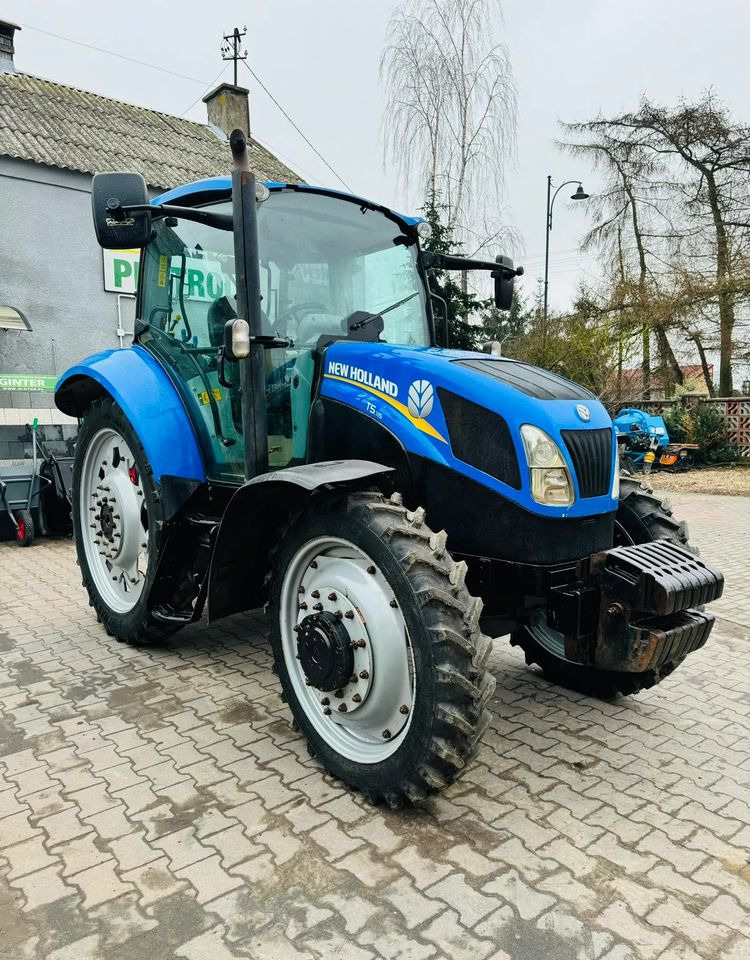 New Holland T5.115 - Farm tractor: picture 2 New Holland T5.115 - Farm tractor: picture 2