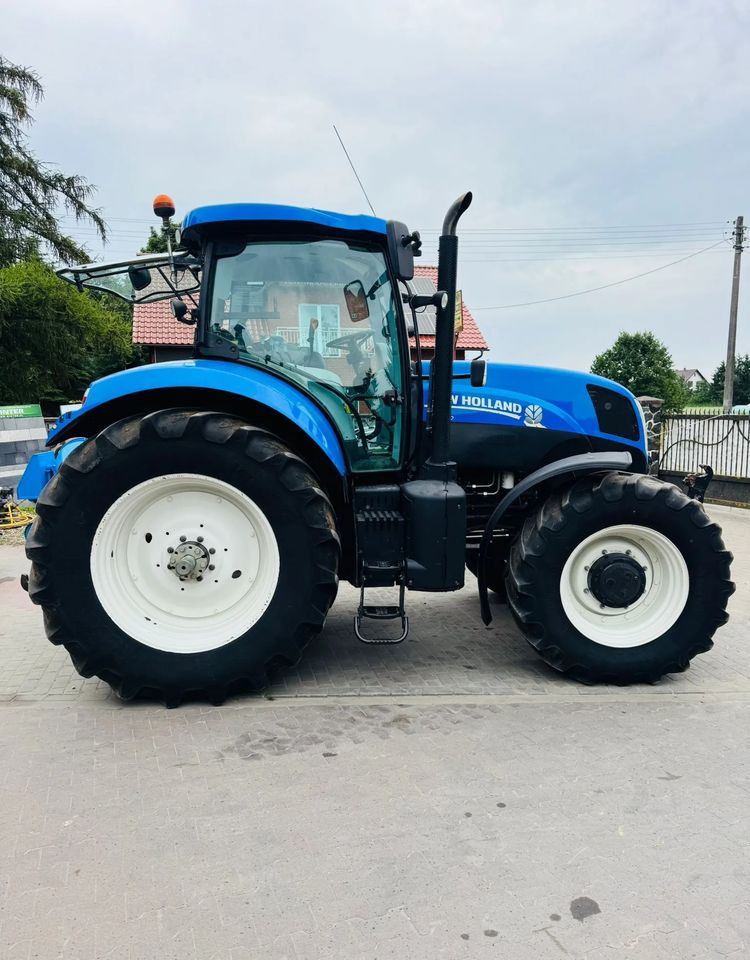 New Holland T7.210 - Farm tractor: picture 3 New Holland T7.210 - Farm tractor: picture 3