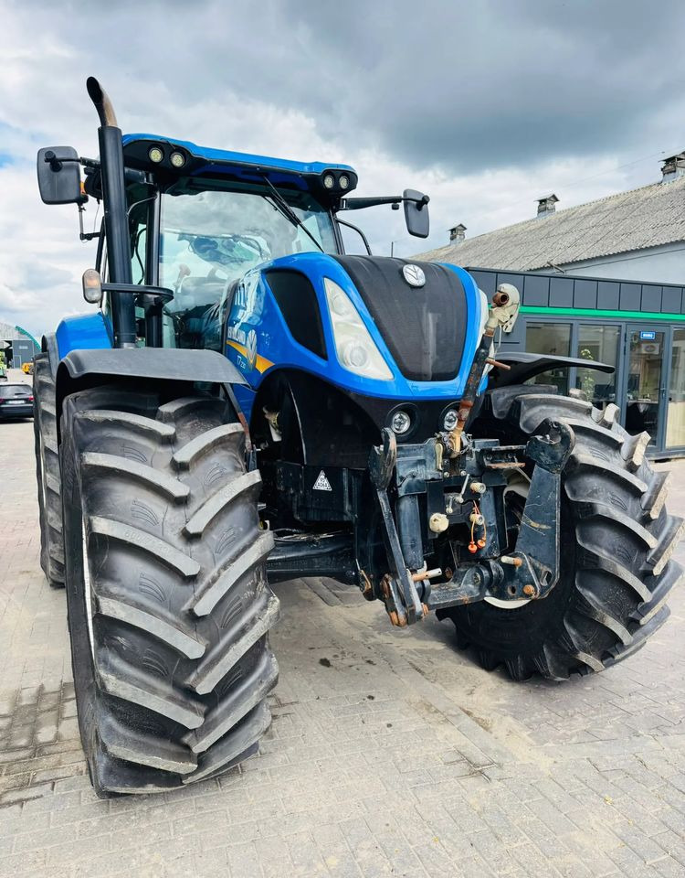 New Holland T7.230 - Farm tractor: picture 2 New Holland T7.230 - Farm tractor: picture 2