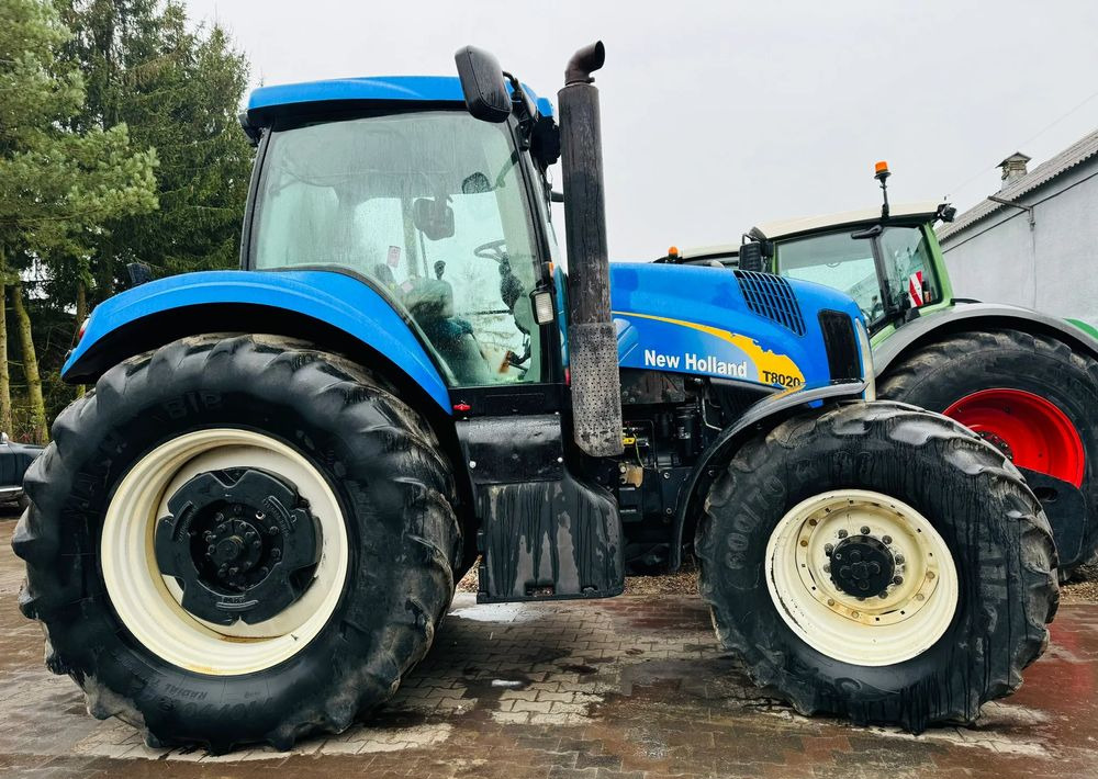 Farm tractor New Holland T8020: picture 15