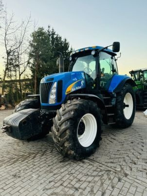 New Holland T8040 - Farm tractor: picture 1 New Holland T8040 - Farm tractor: picture 1