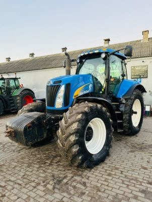 New Holland T8040 - Farm tractor: picture 2 New Holland T8040 - Farm tractor: picture 2