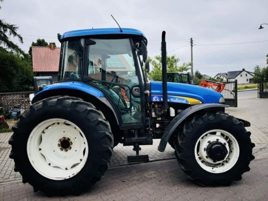 New Holland TD5050 - Farm tractor: picture 2 New Holland TD5050 - Farm tractor: picture 2