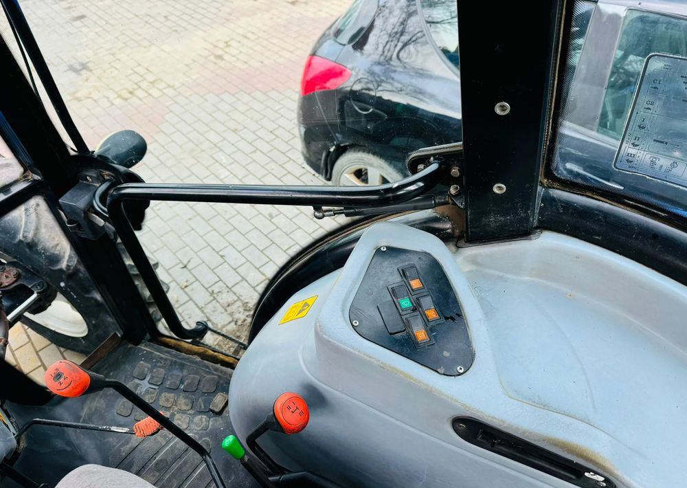 New Holland TD5050 - Farm tractor: picture 5 New Holland TD5050 - Farm tractor: picture 5