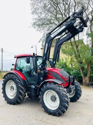 Farm tractor Valtra N 104: picture 1