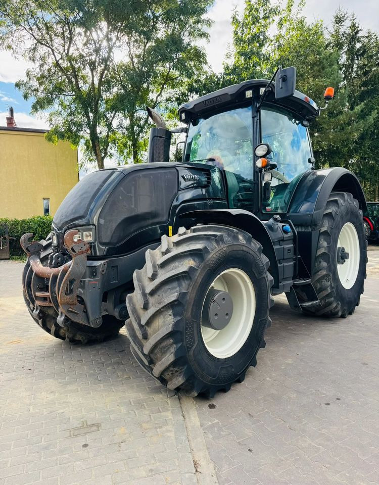 Valtra S233 - Farm tractor: picture 2 Valtra S233 - Farm tractor: picture 2