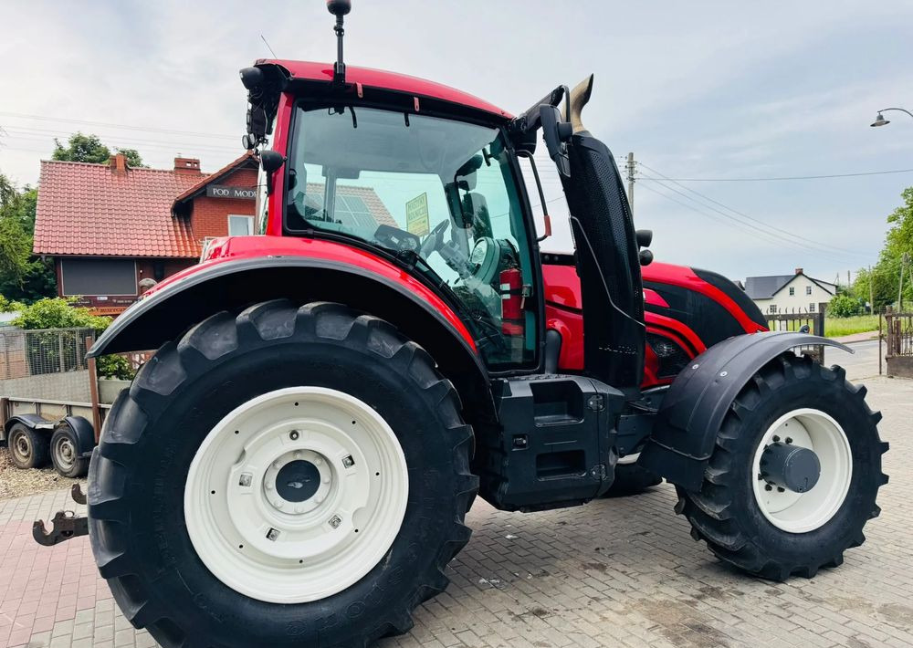 Valtra T154 - Farm tractor: picture 3 Valtra T154 - Farm tractor: picture 3