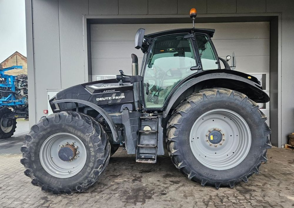 Farm tractor Deutz-Fahr Agrotron Warrior 7250TTV: picture 7