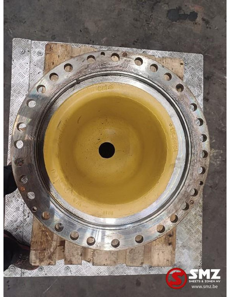 Caterpillar Occ hub sprocket + spindle D6M Caterpillar - Frame/ Chassis: picture 2 Caterpillar Occ hub sprocket + spindle D6M Caterpillar - Frame/ Chassis: picture 2