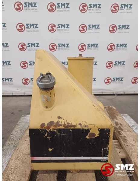 Caterpillar Occ hydraulische tank D6M Caterpillar - Hydraulic tank: picture 2 Caterpillar Occ hydraulische tank D6M Caterpillar - Hydraulic tank: picture 2