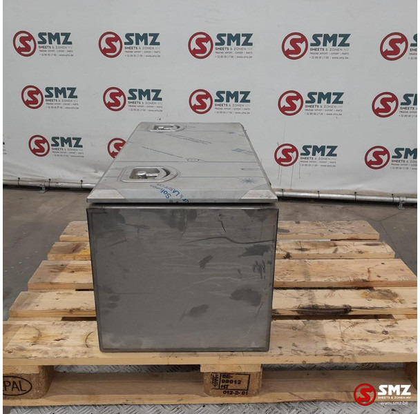 Diversen Occ RVS gereedschapskoffer 80 cm x 40 cm x 40 cm - Frame/ Chassis for Truck: picture 4 Diversen Occ RVS gereedschapskoffer 80 cm x 40 cm x 40 cm - Frame/ Chassis for Truck: picture 4