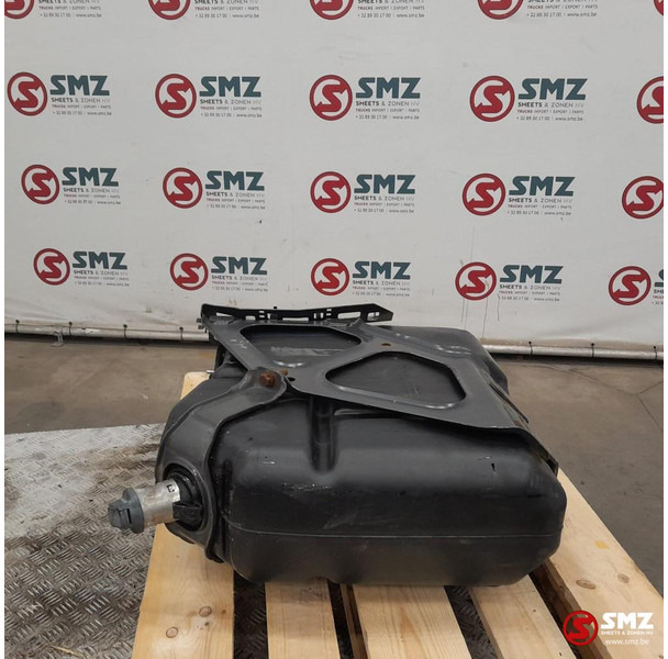 Mercedes-Benz Occ AdBluetank 60L + AdBlueniveausensor Mercedes - Fuel system for Truck: picture 2 Mercedes-Benz Occ AdBluetank 60L + AdBlueniveausensor Mercedes - Fuel system for Truck: picture 2