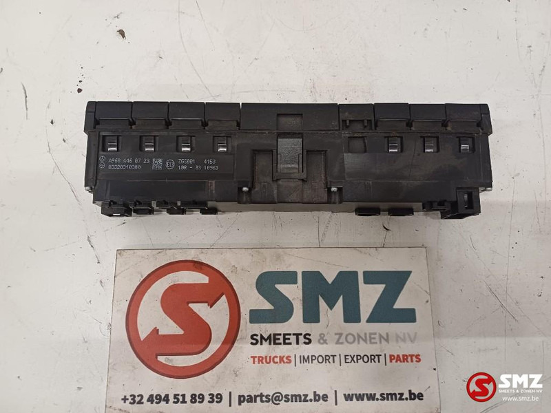 Mercedes-Benz Occ bedieningspaneelschakelaars Mercedes - Electrical system for Truck: picture 3 Mercedes-Benz Occ bedieningspaneelschakelaars Mercedes - Electrical system for Truck: picture 3