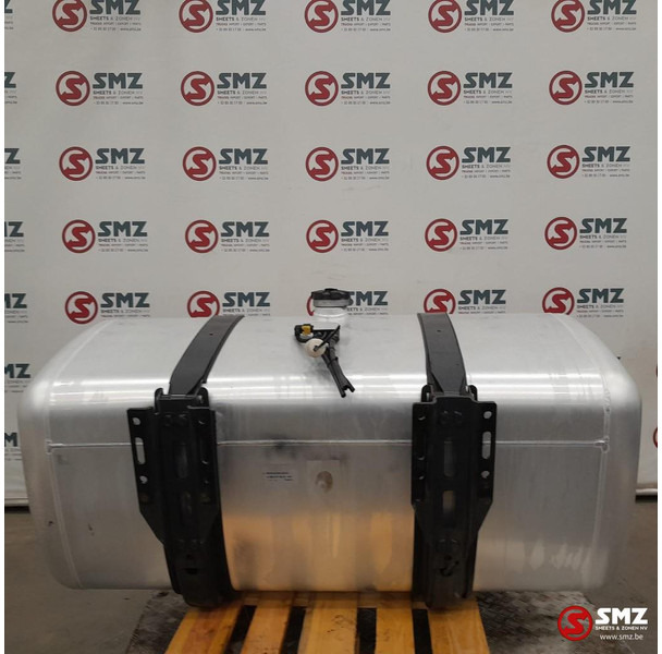 Mercedes-Benz Occ brandstoftank 630L + brandstofniveausensor Mer - Fuel tank for Truck: picture 2 Mercedes-Benz Occ brandstoftank 630L + brandstofniveausensor Mer - Fuel tank for Truck: picture 2