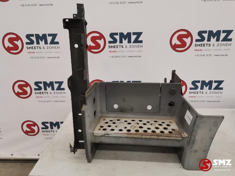 Mercedes-Benz Occ onderste opstapbak links Actros MP2 - Footstep for Truck: picture 1 Mercedes-Benz Occ onderste opstapbak links Actros MP2 - Footstep for Truck: picture 1