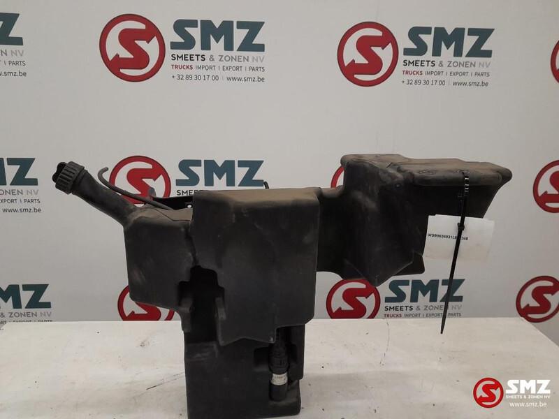 Mercedes-Benz Occ ruitensproeiervloeistoftank + waterpomp Merced - Wiper for Truck: picture 2 Mercedes-Benz Occ ruitensproeiervloeistoftank + waterpomp Merced - Wiper for Truck: picture 2