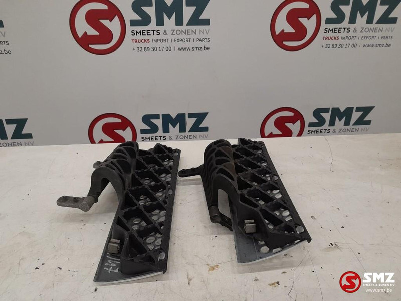 Mercedes-Benz Occ set radiatorgrille + opstap links en rechts Me - Grill for Truck: picture 5 Mercedes-Benz Occ set radiatorgrille + opstap links en rechts Me - Grill for Truck: picture 5