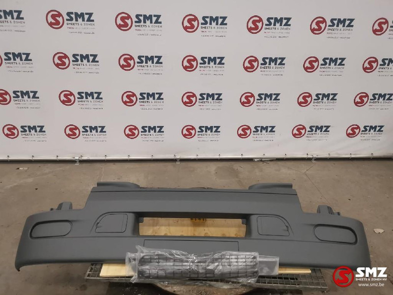 Renault Bumper zonder gaten en spoiler Renault Premium - Bumper for Truck: picture 1 Renault Bumper zonder gaten en spoiler Renault Premium - Bumper for Truck: picture 1
