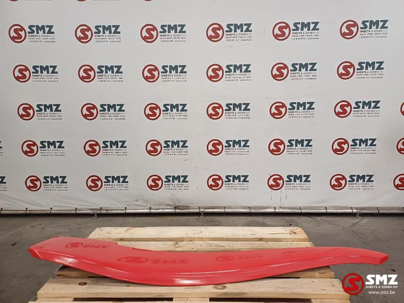 Renault Occ cabinespoiler links Renault - Aerodynamics/ Spoiler for Truck: picture 2 Renault Occ cabinespoiler links Renault - Aerodynamics/ Spoiler for Truck: picture 2