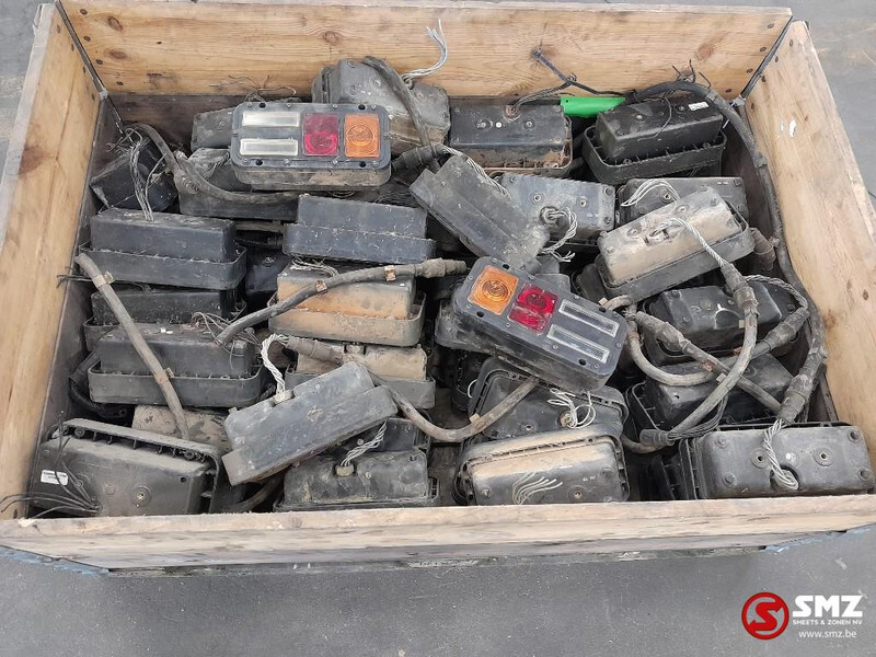 Renault Occ set 50 achterlichten links/rechts 24V Renault - Tail light for Truck: picture 5 Renault Occ set 50 achterlichten links/rechts 24V Renault - Tail light for Truck: picture 5